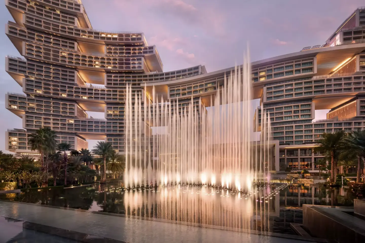Dubai The Royal Atlantis Skyblaze