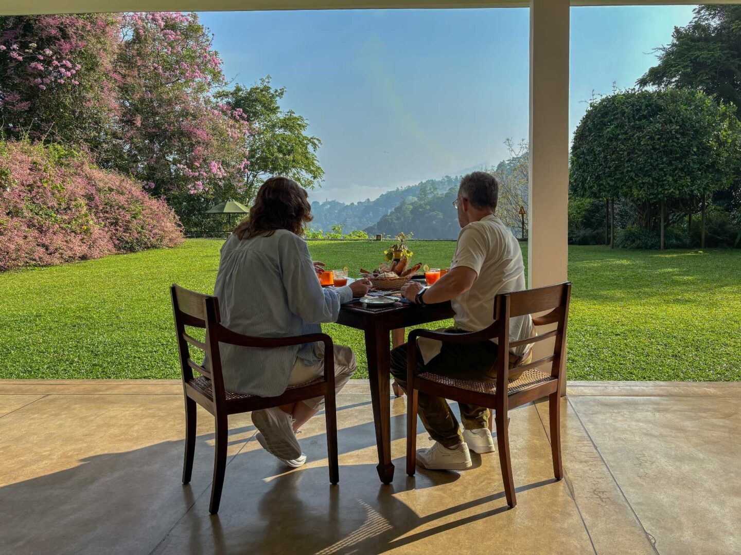 Kings Pavillion Couple eating Sri Lanka