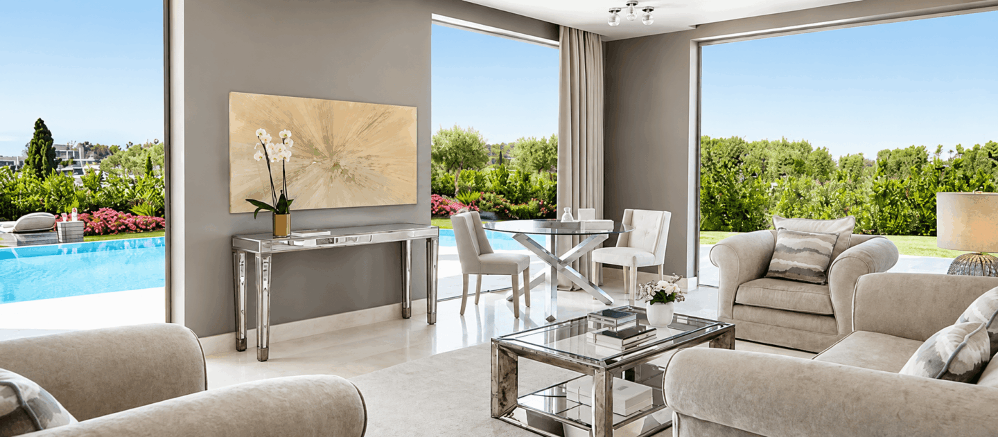 145m² for seven, with three bathrooms and a private living room.